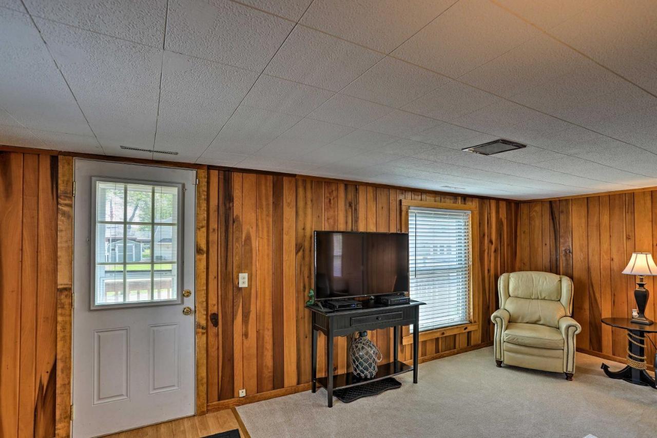 Home With Lake-View Deck By Camp Perry And Magee Marsh ポート・クリントン エクステリア 写真